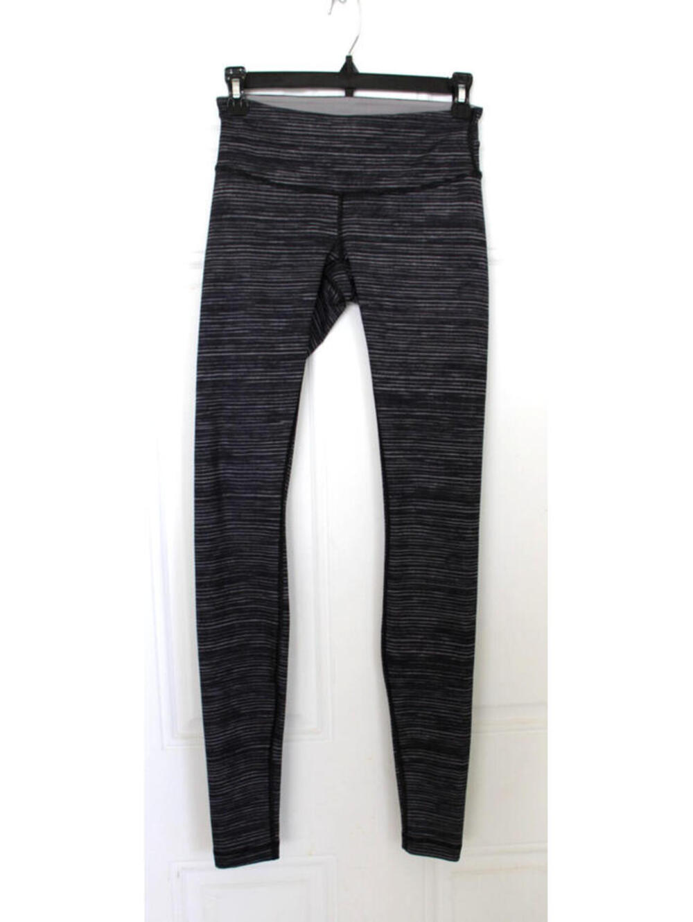 Lululemon  Women’s  Black  gray  Stripe Stretch Yoga leggings Size 4